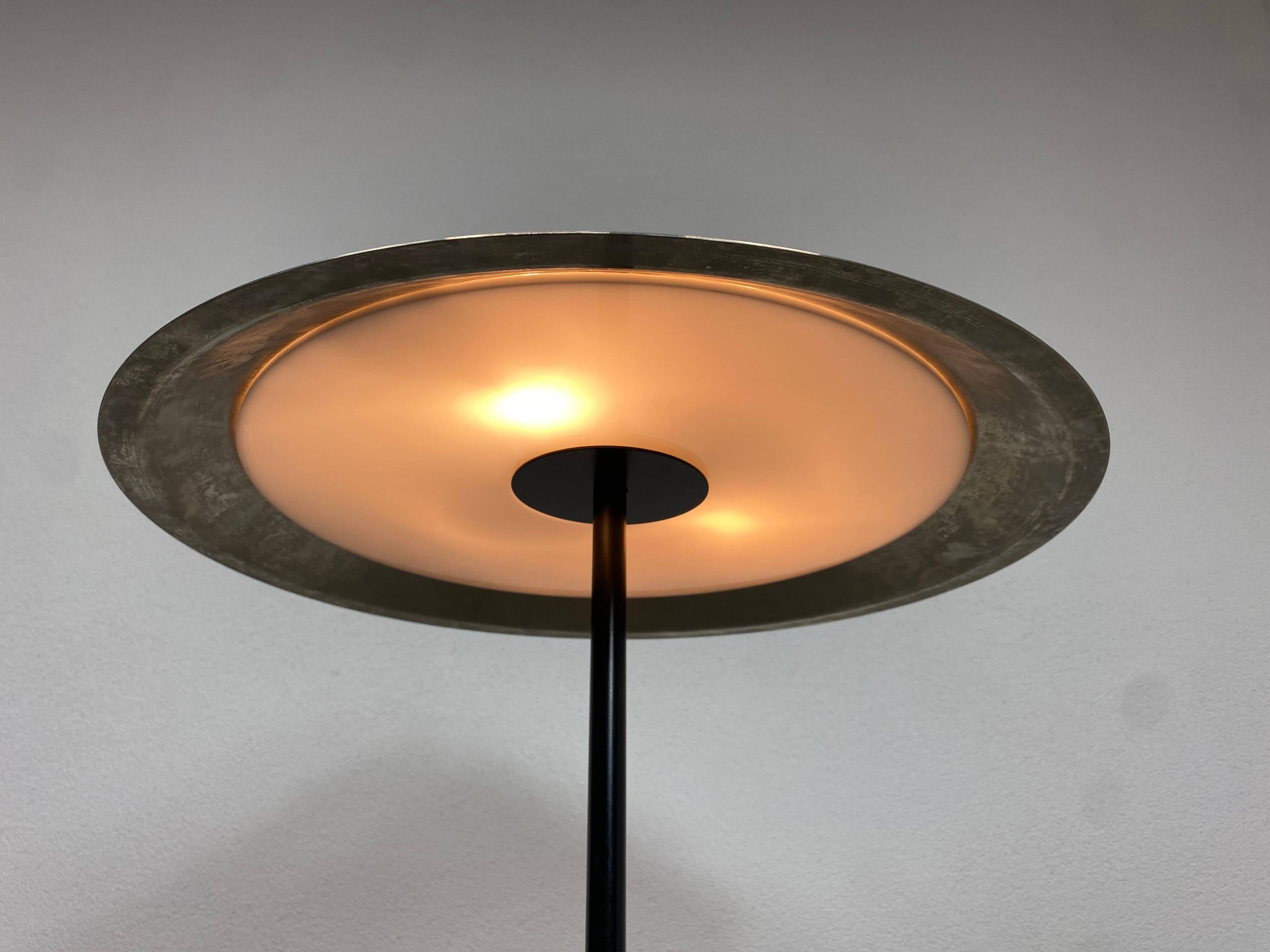 Lampadaire moderne du milieu du siècle