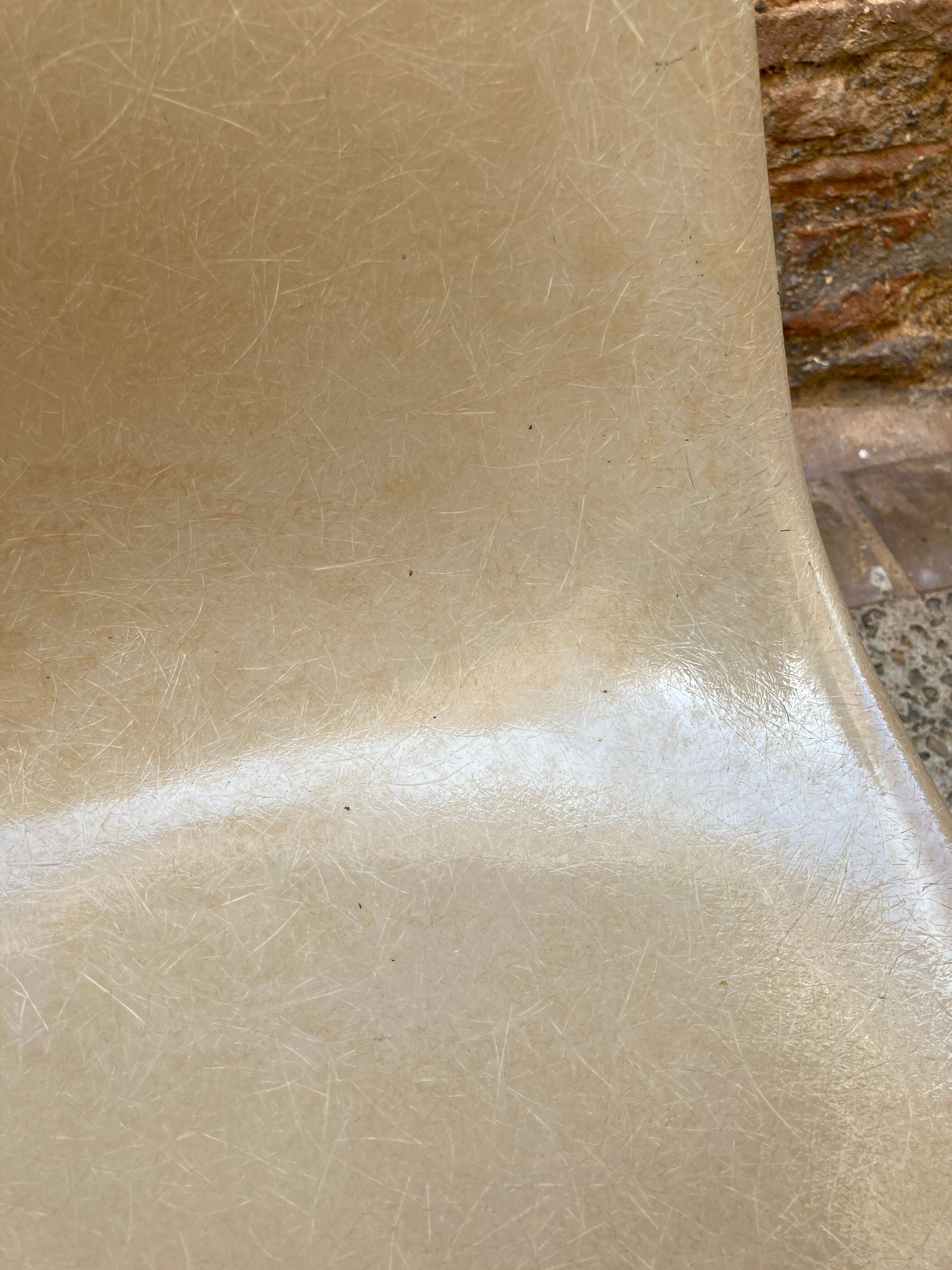 Beige chair DSW Eames