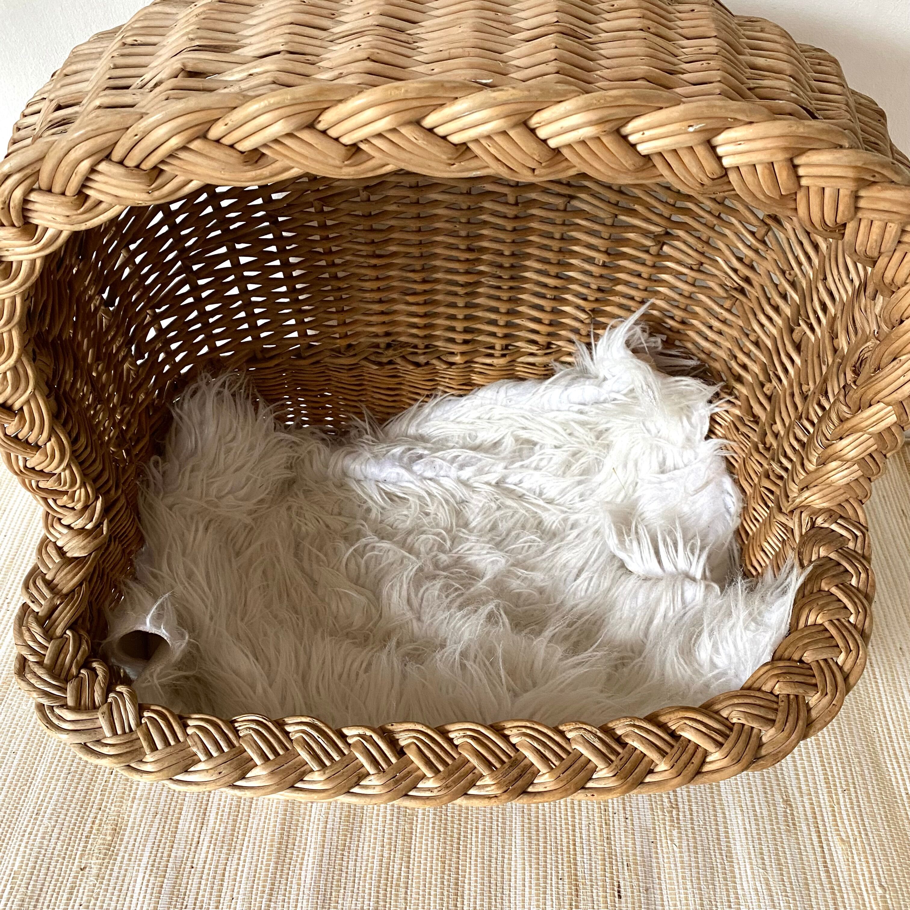 Woven wicker cat basket