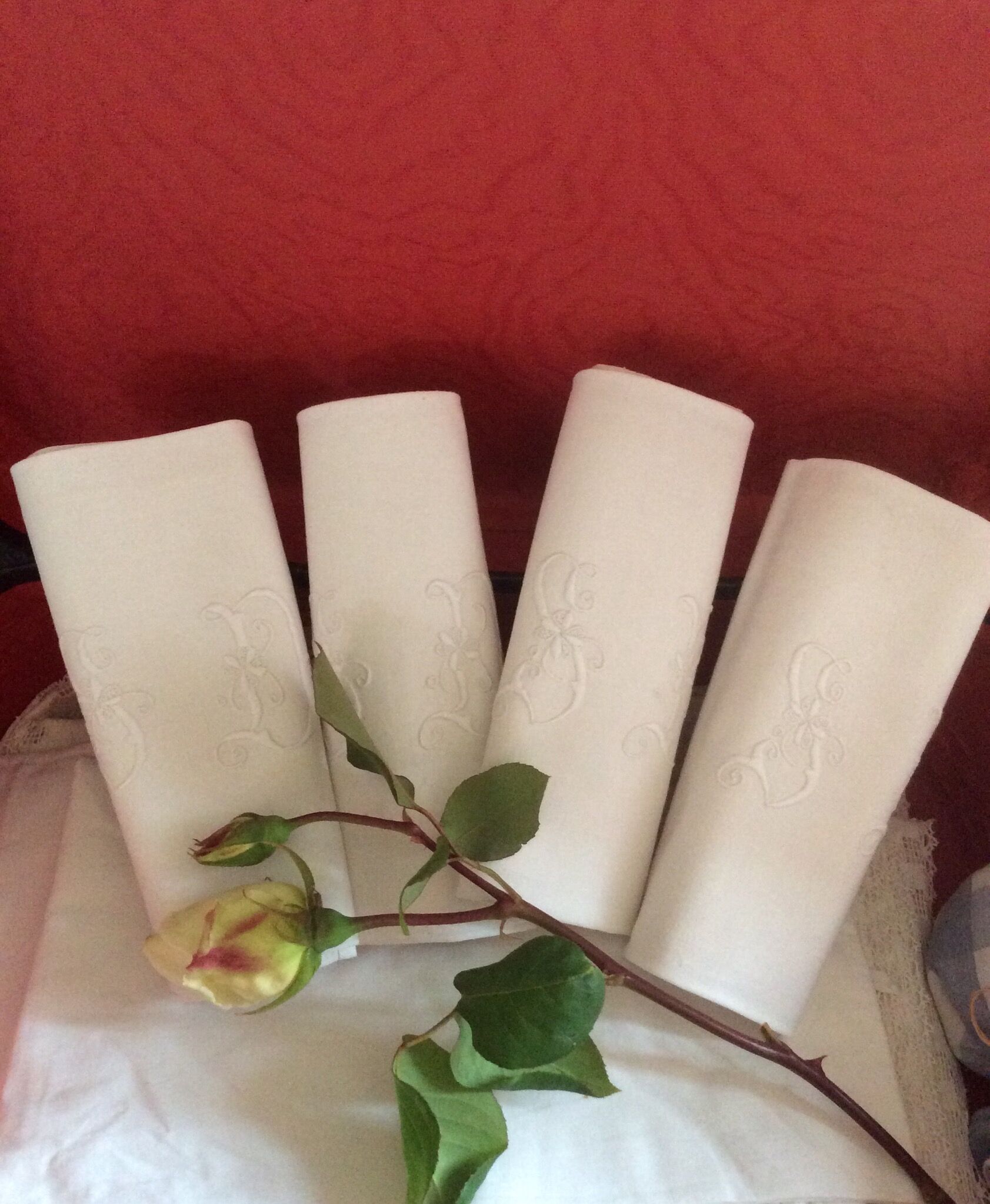 Set of 4 SD monogrammed embroidered napkins