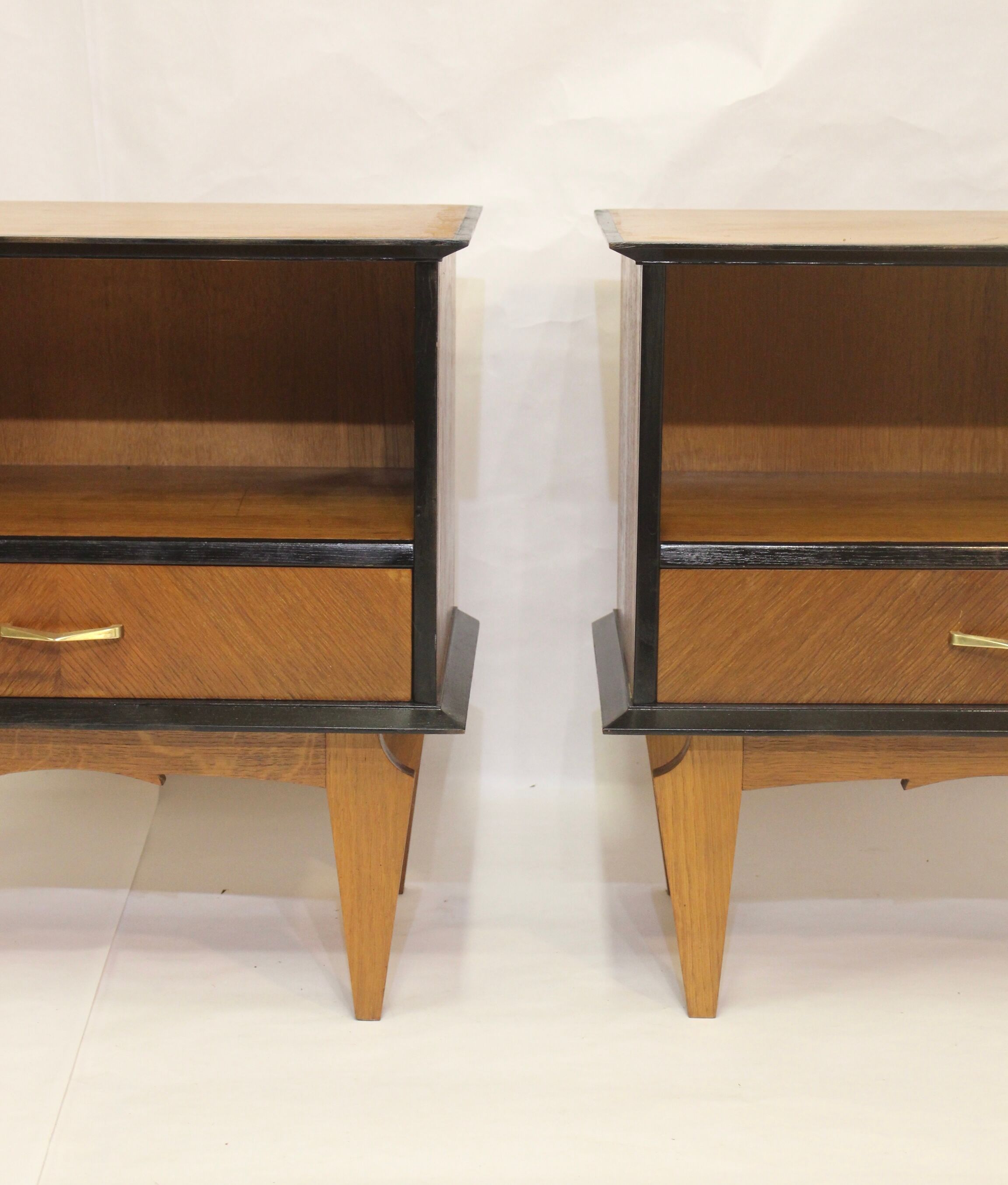 Pair of vintage bedside tables in oak veneer, 1960