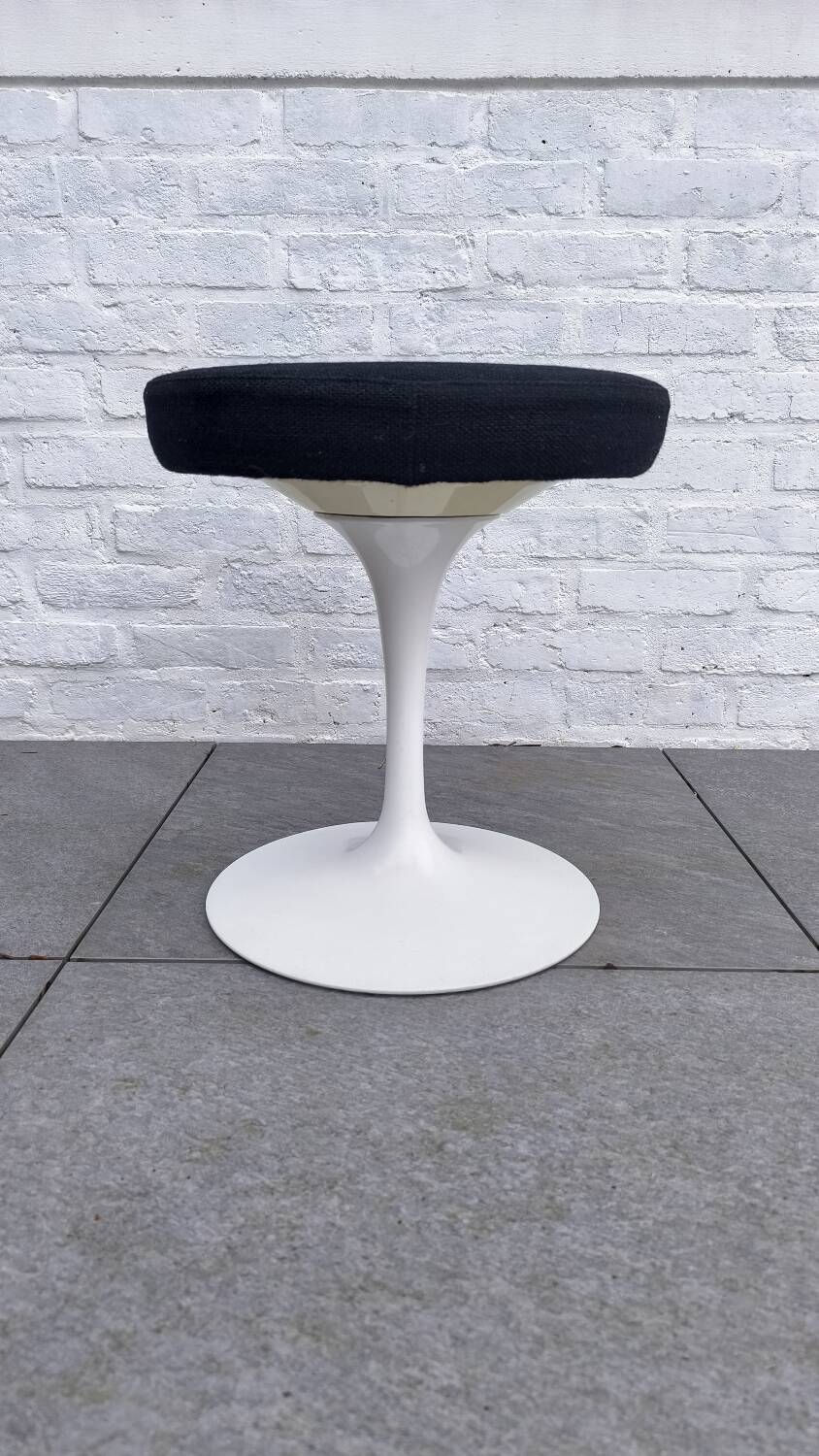 Knoll International Eero Saarinen stool 1970
