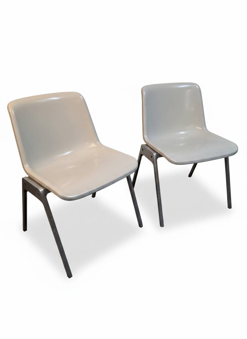 Pair of vintage Wilkhahn chairs, fibreglass shell, aluminium, 1970.