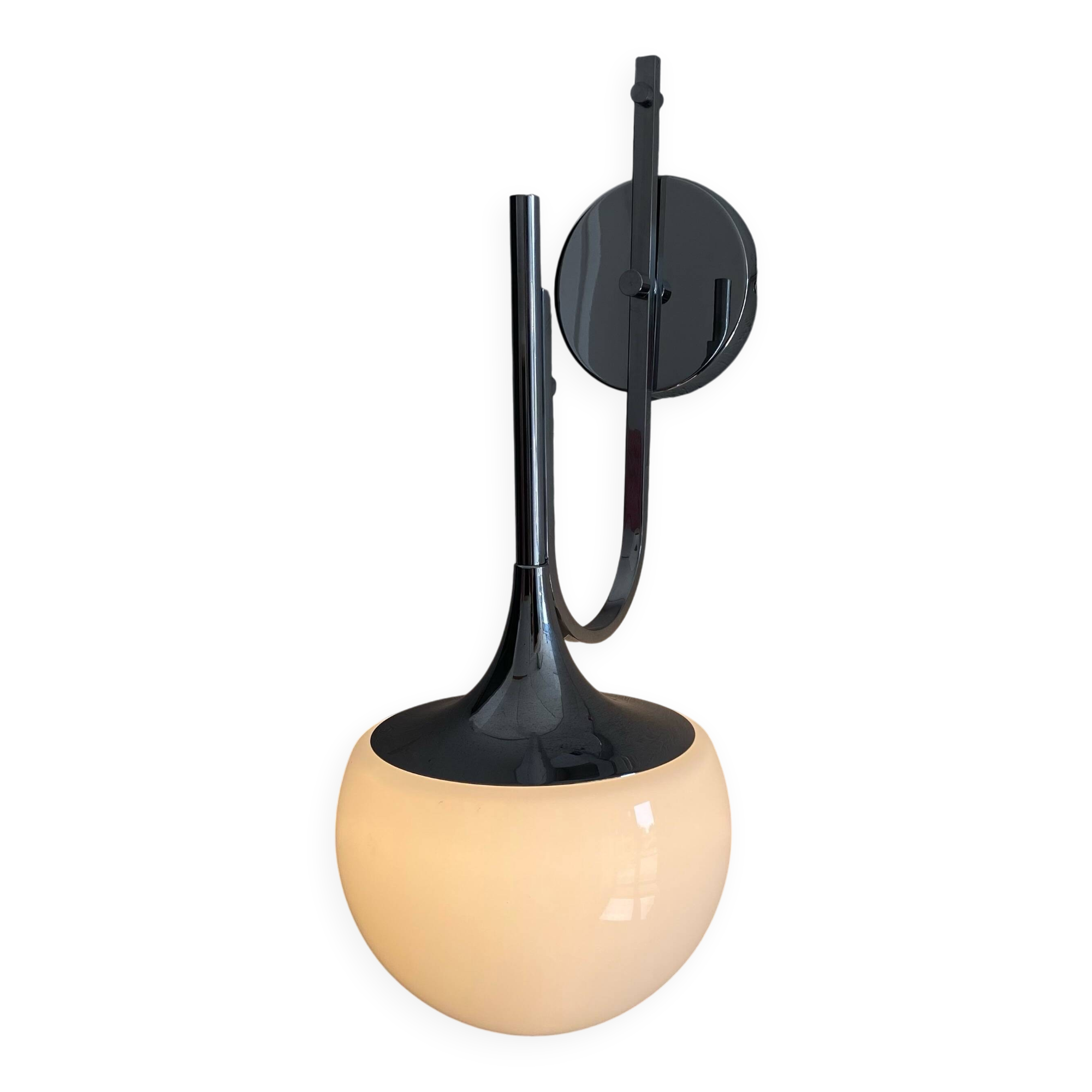 Grande applique murale trompette seventies métal chromé globe opaline