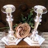 Paire de bougeoirs en métal argenté