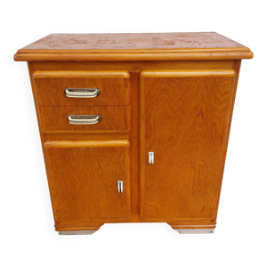 Buffet Mado, portes asymétriques