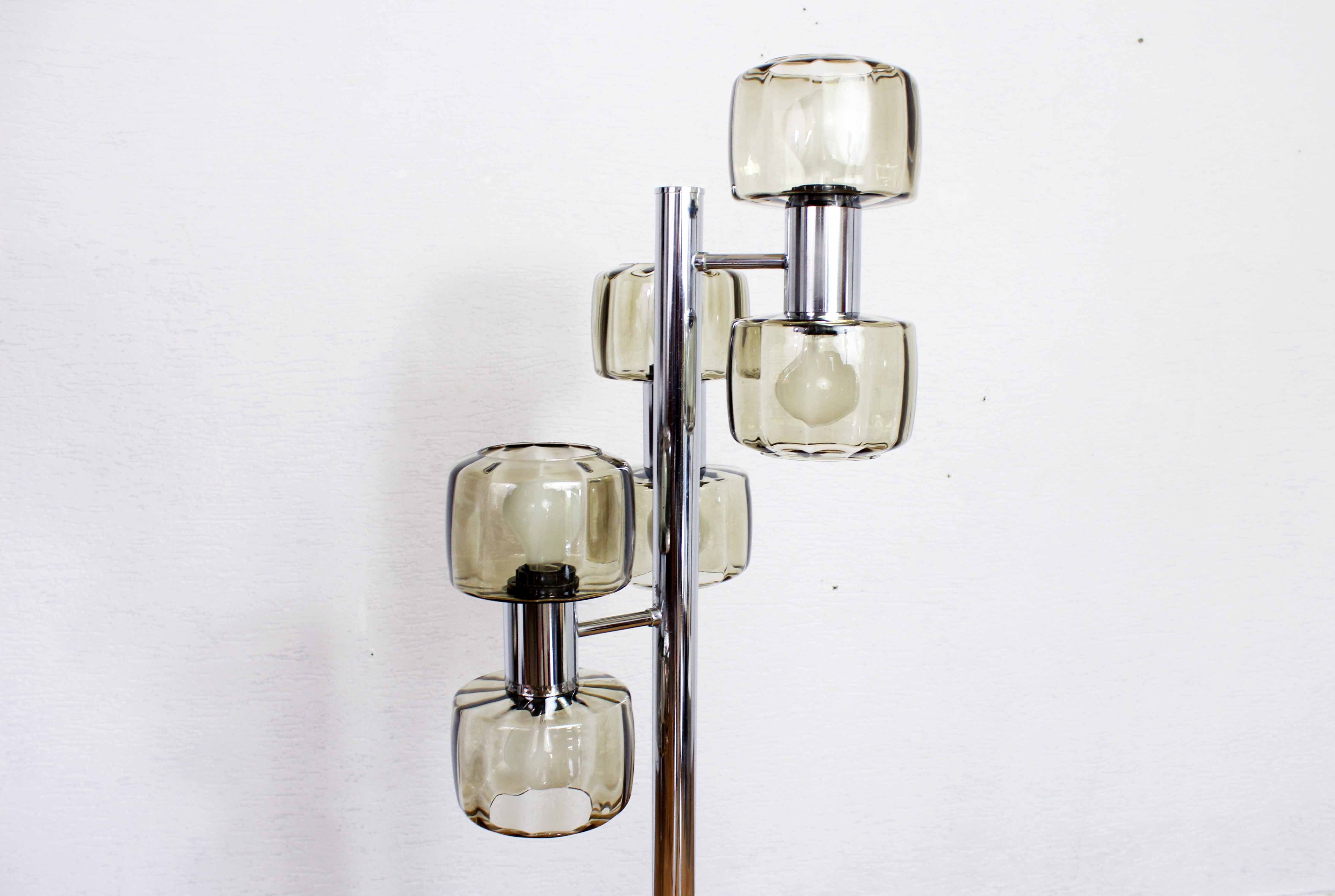 Lampadaire vintage en métal chromé et verre
