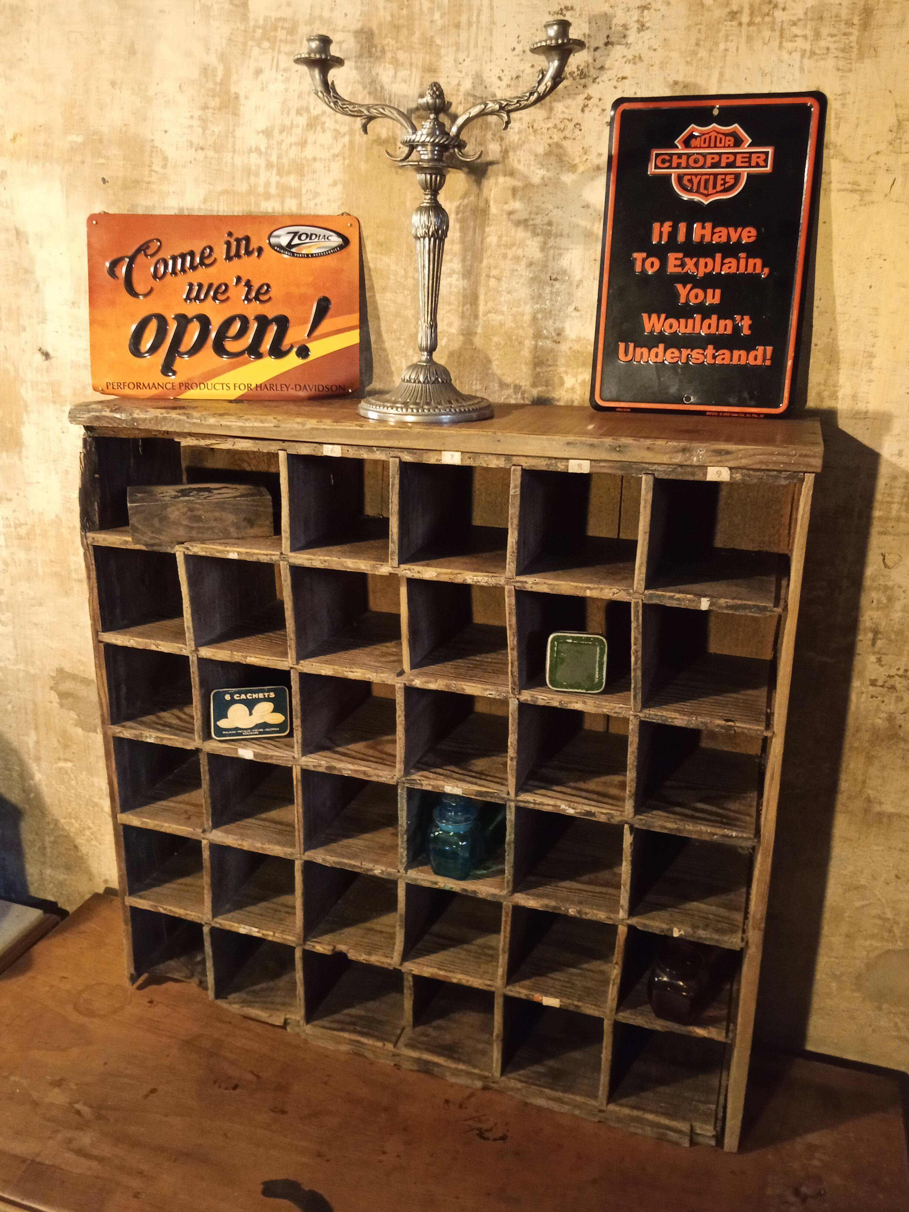 Workshop furniture with compartments