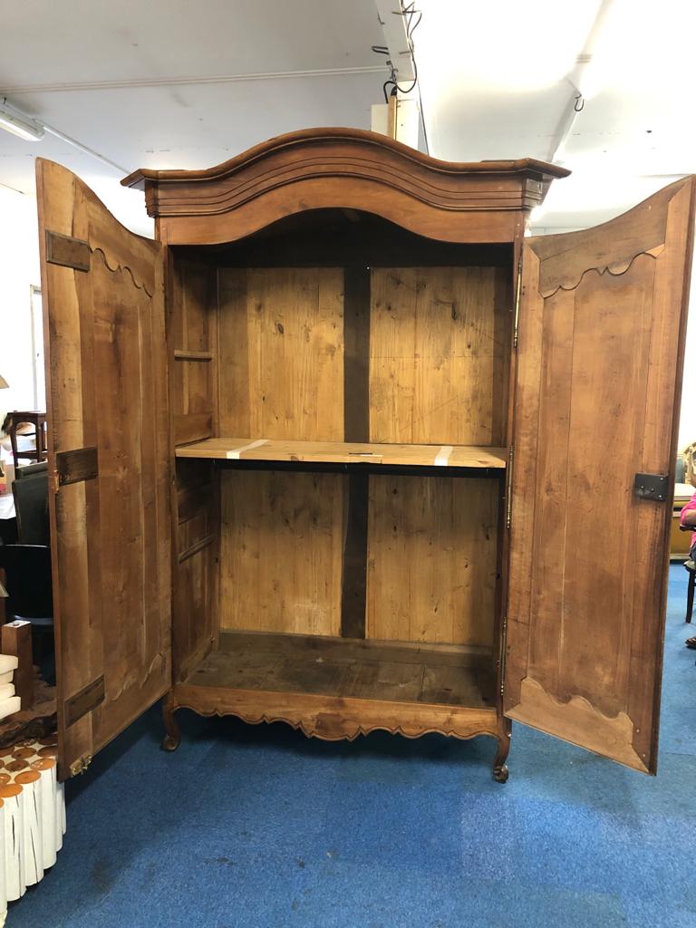 Superb wardrobe Louis XV walnut early nineteenth