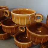 12 tasses à café anciennes avec soucoupes