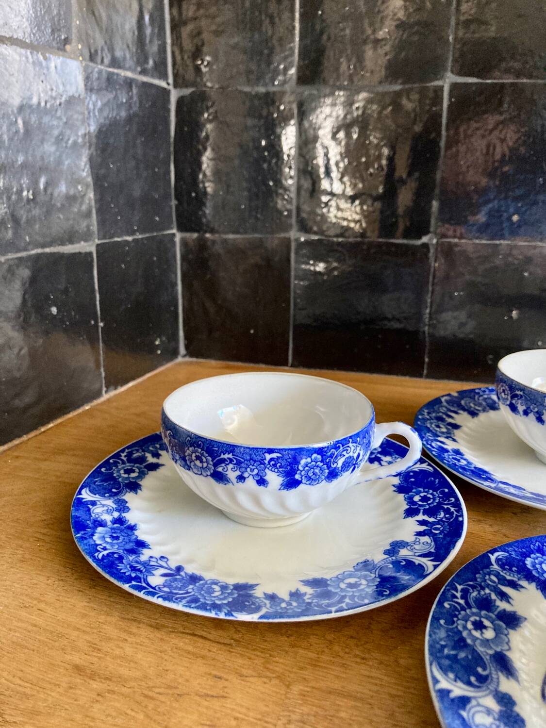 3 Chinese porcelain cups