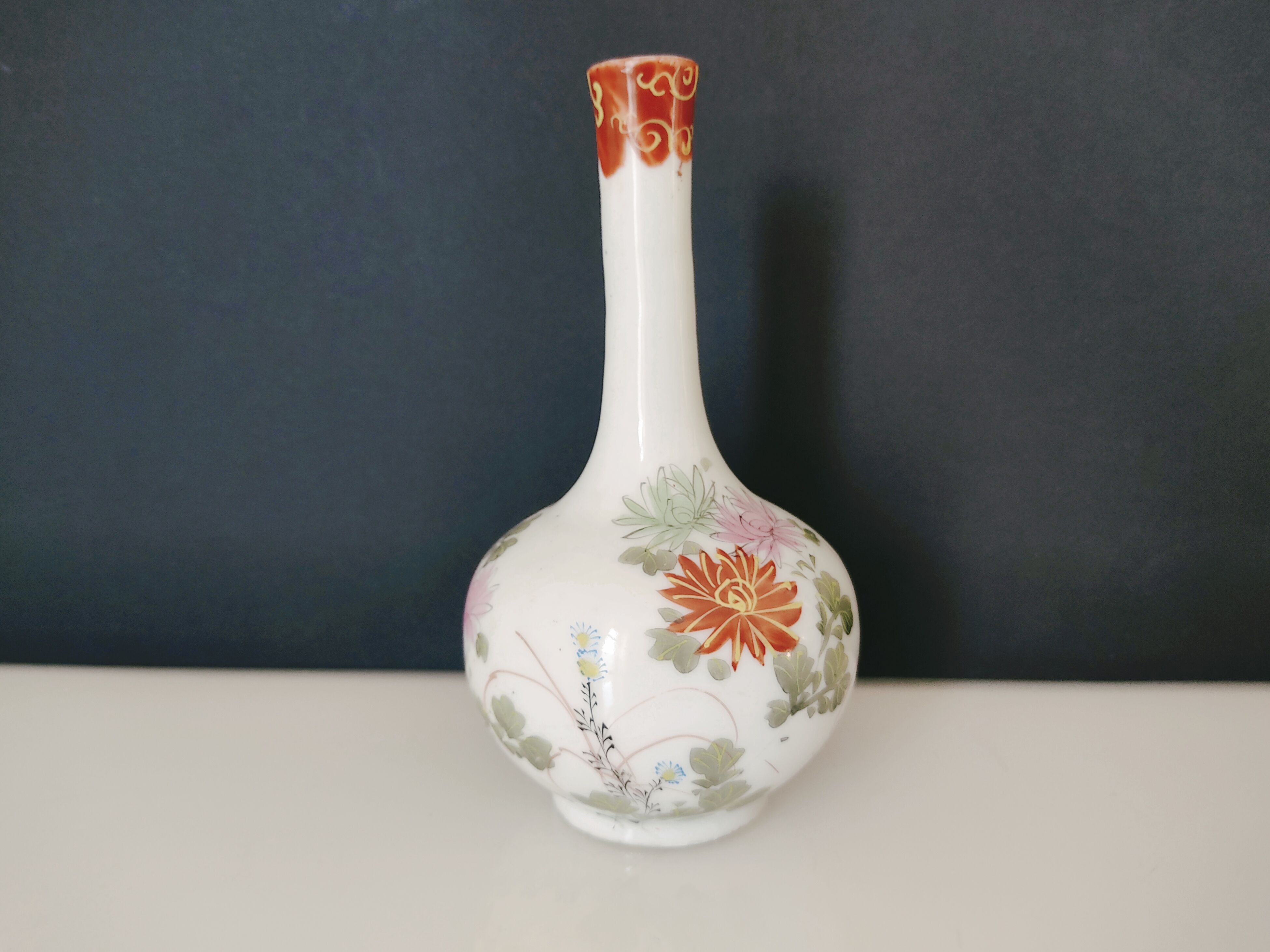 Vase soliflore Japanese porcelain decoration flowers and hand-painted bird