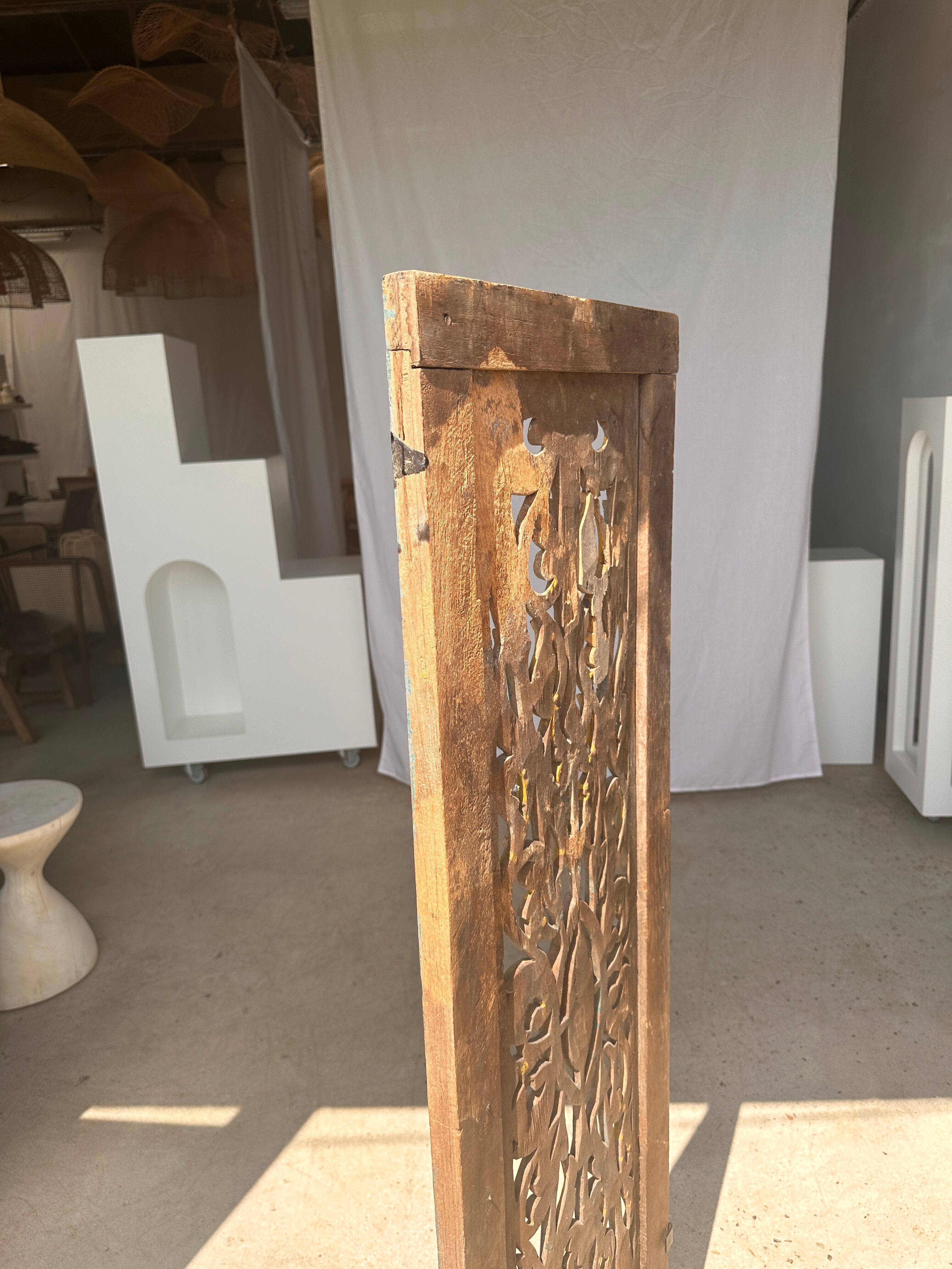 Rectangular Indonesian construction element with blue and yellow plant in carved wood