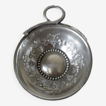 Tastevin in solid silver decorated with a snake and bunches of grapes