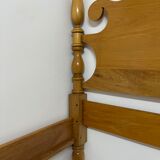 Column bed frame