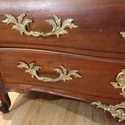 Commode tombeau début XVIIIème en acajou , travail de port