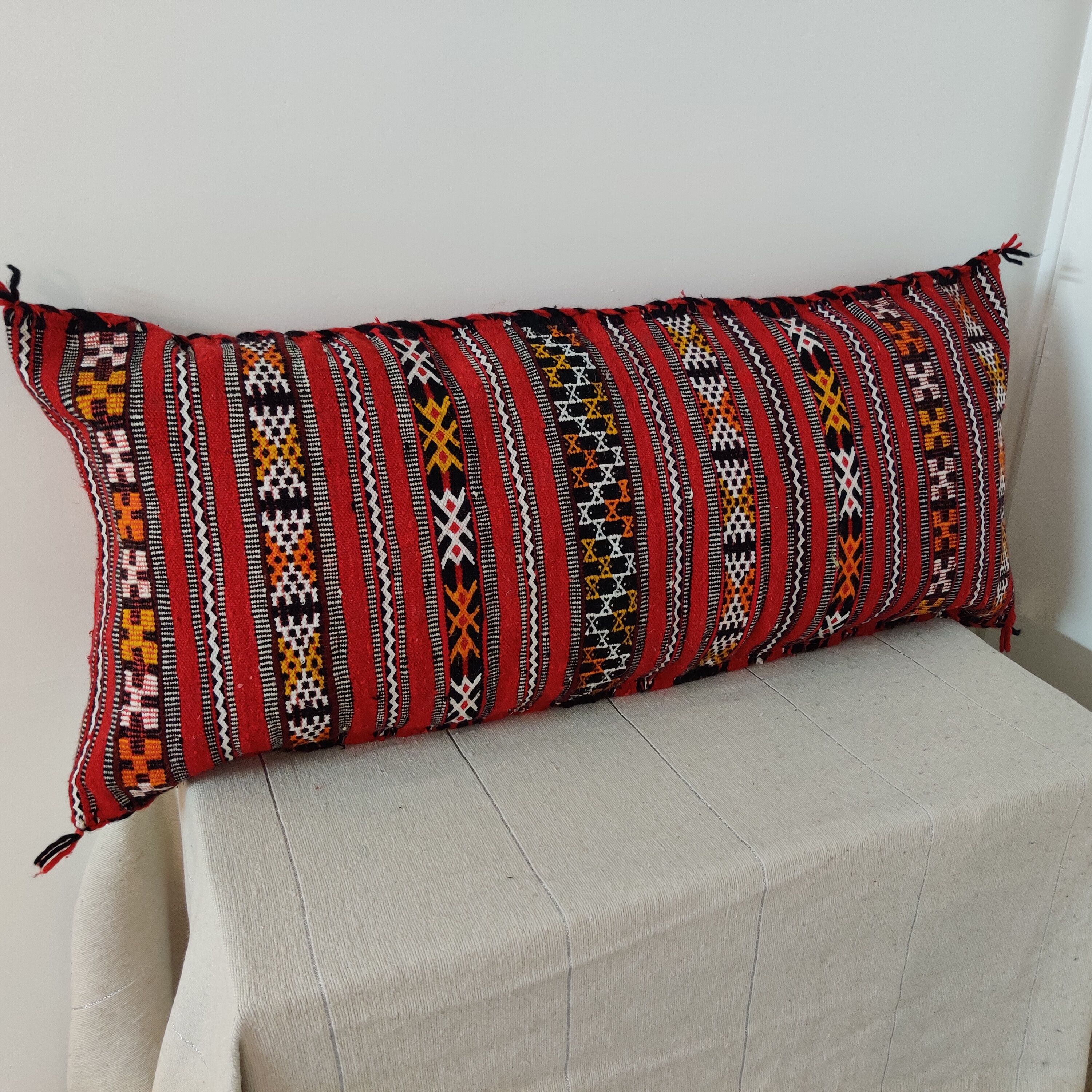 Long Berber cushion Kilm red
