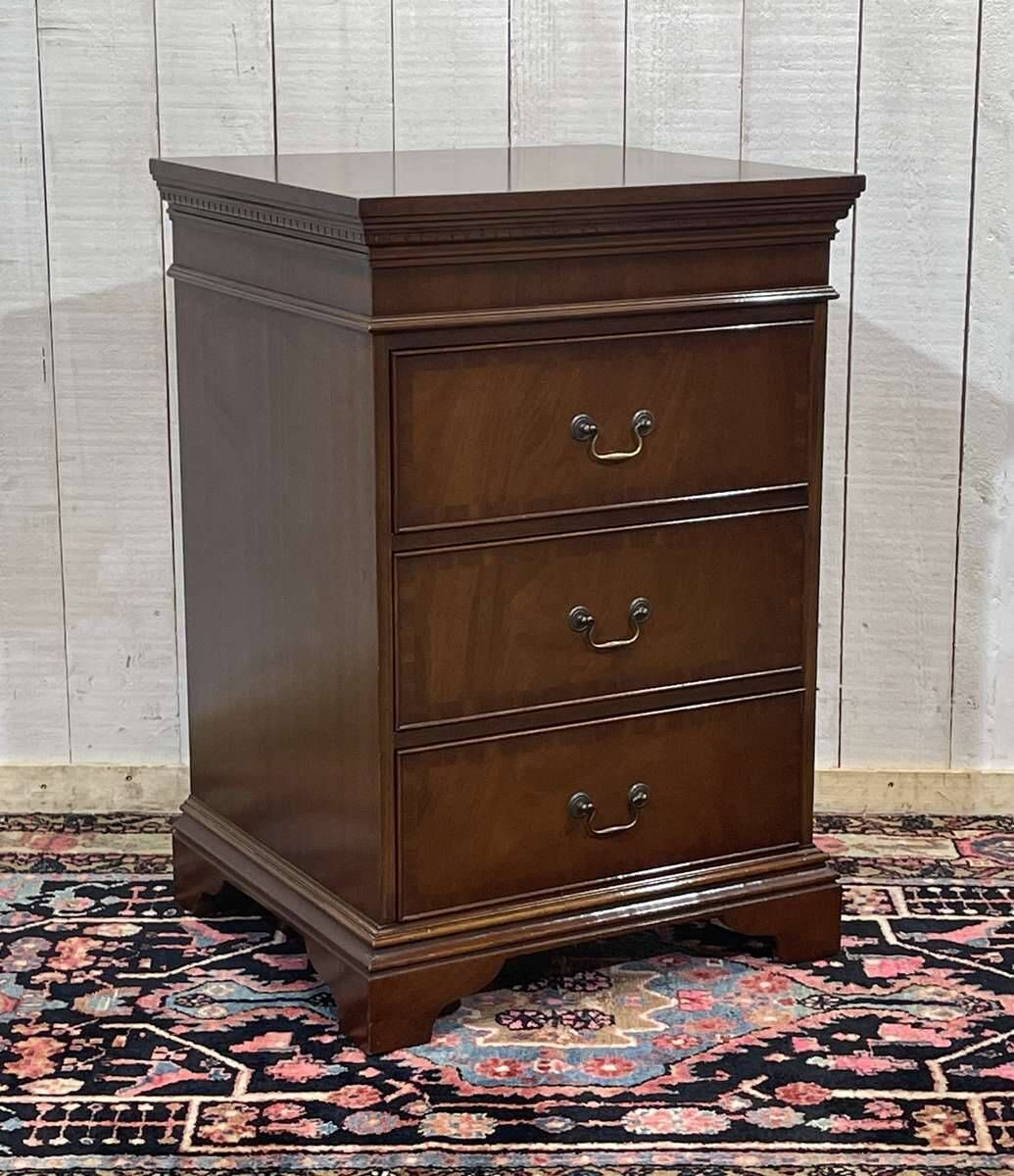 English mahogany chest of drawers from the 1950s
