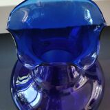Corolle shaped vase in blown Art glass/Arte Murano Kristall Mery. Cobalt blue on a silver metal-look floral base. Dim 26 x 14 cm
