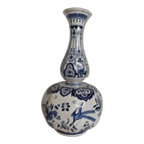 Vase en faïence delft avec décor de fleurs