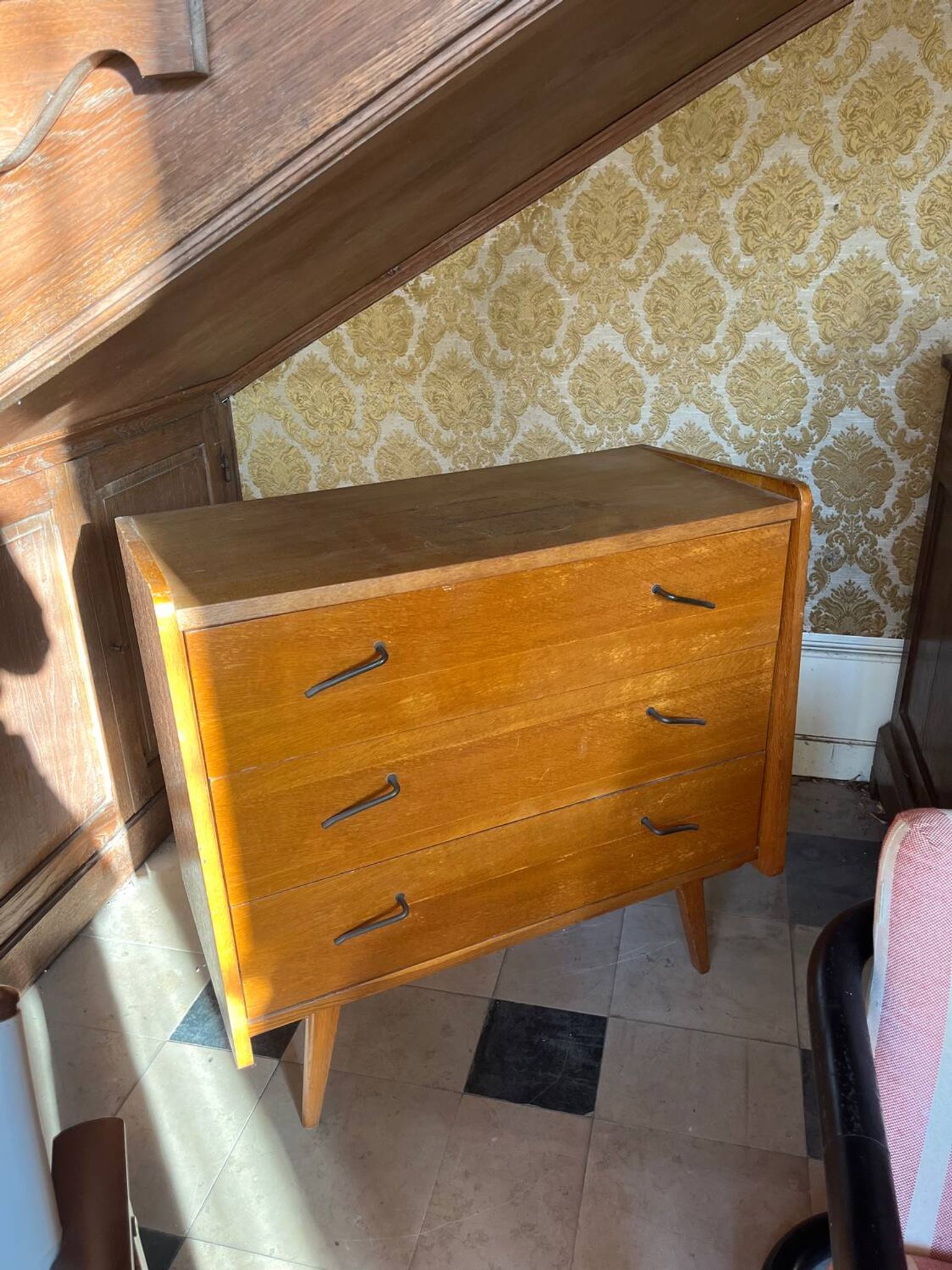Commode pieds compas en chêne, France années 60