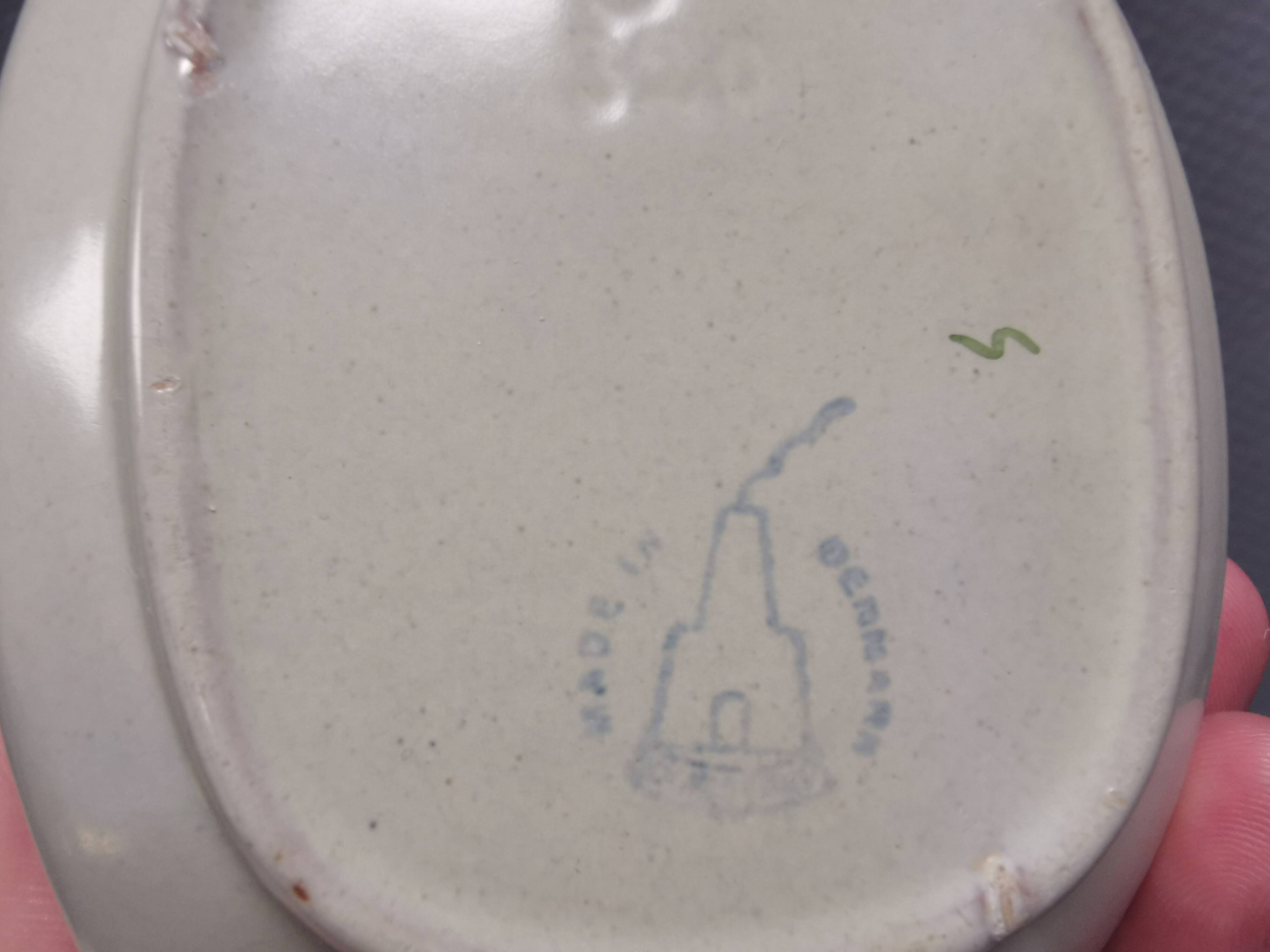 Vase conçue par Johannes Hansen (JH) pour Knabstrup, Danemark, dans les années 1960.