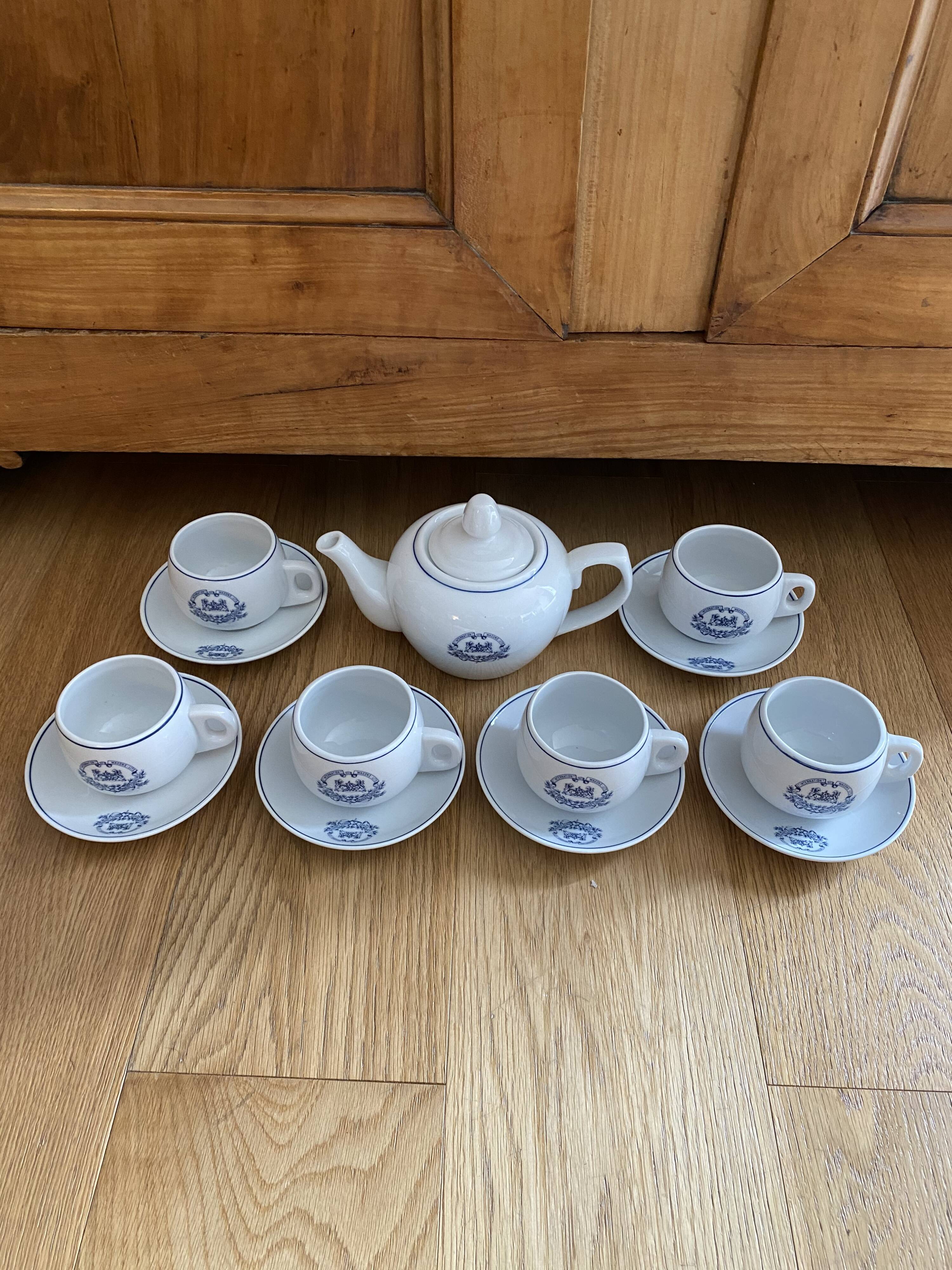 Tea/coffee service Wagons Beds
