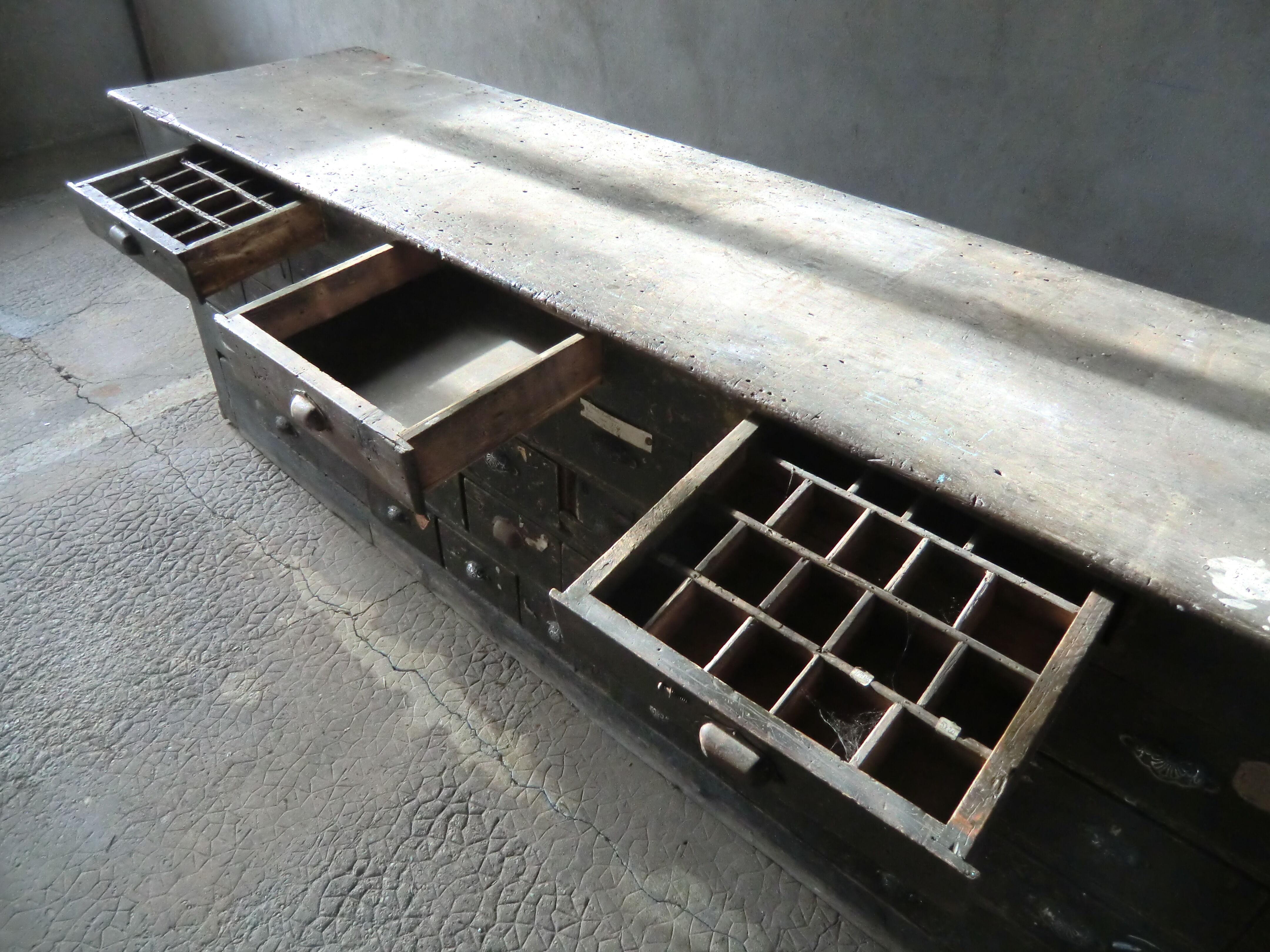 Meuble de quincaillerie