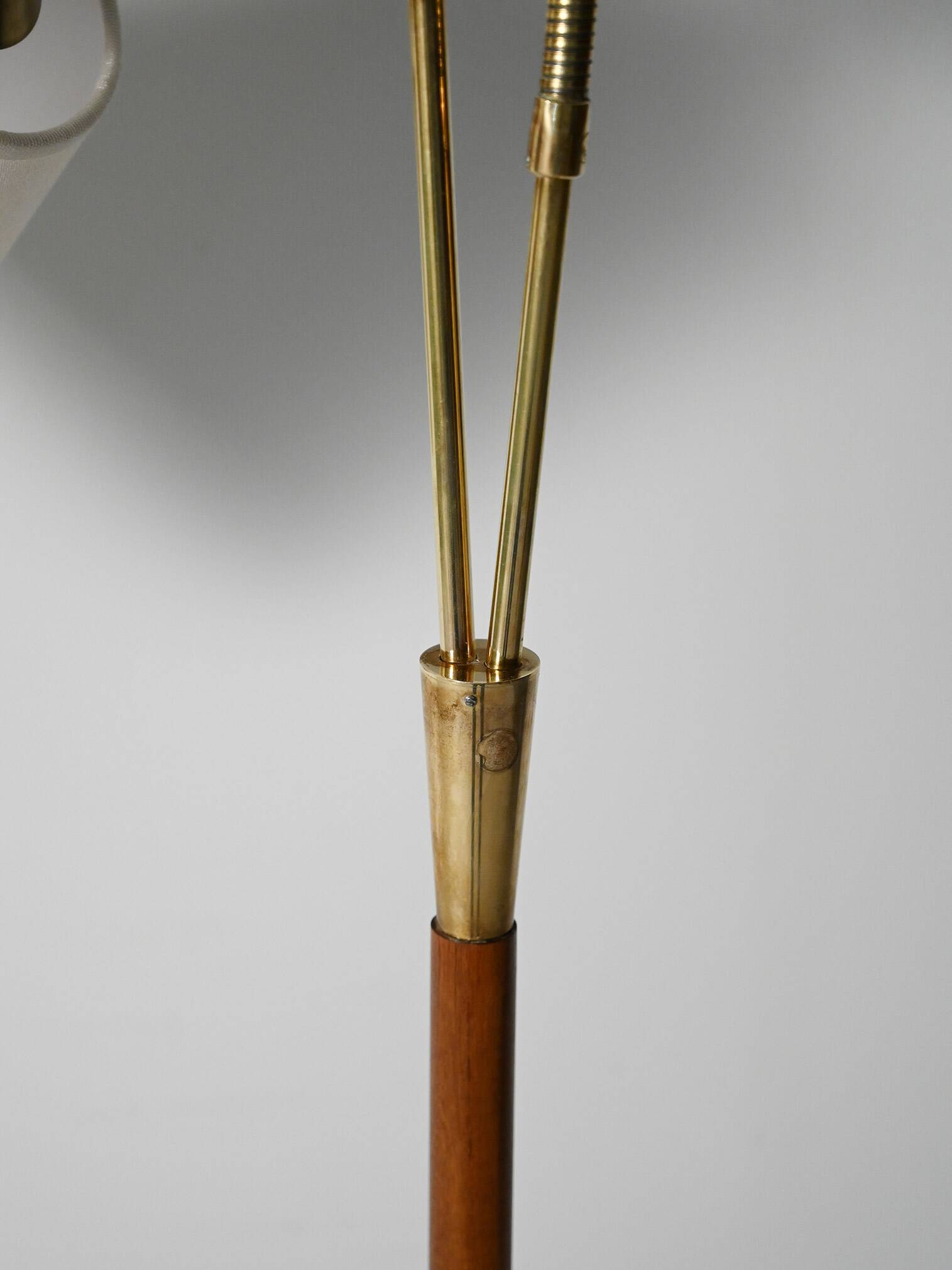 Lampadaire scandinave en chêne et laiton, années 50