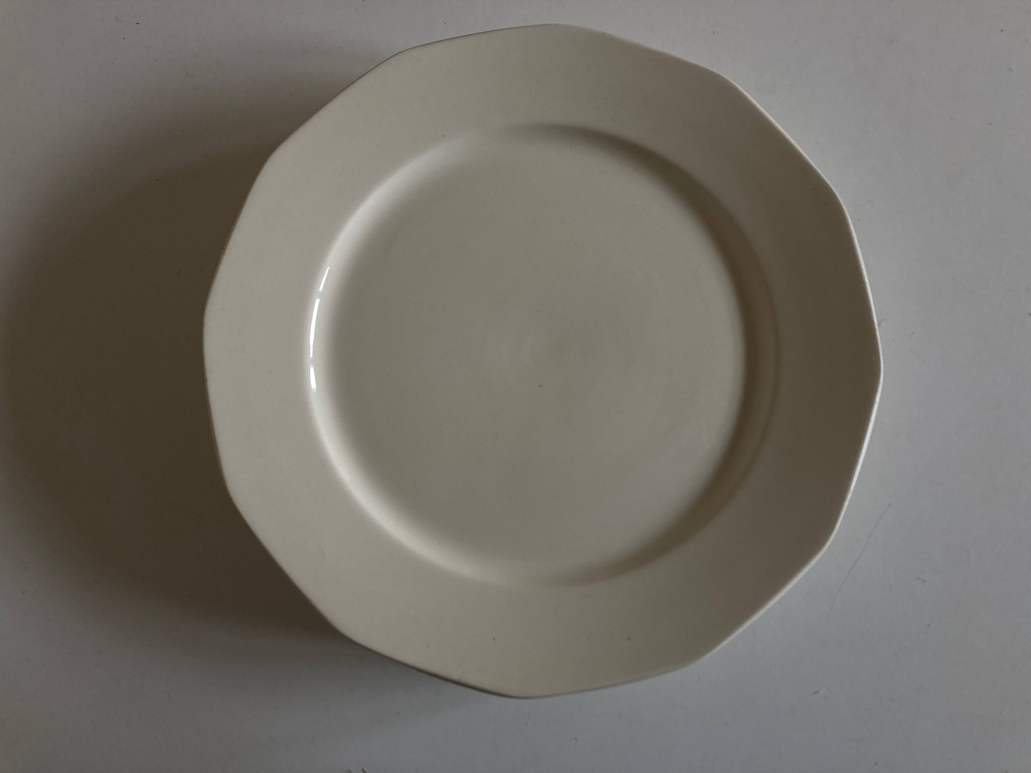 Set de 6 assiettes ivoire modernistes terre de fer