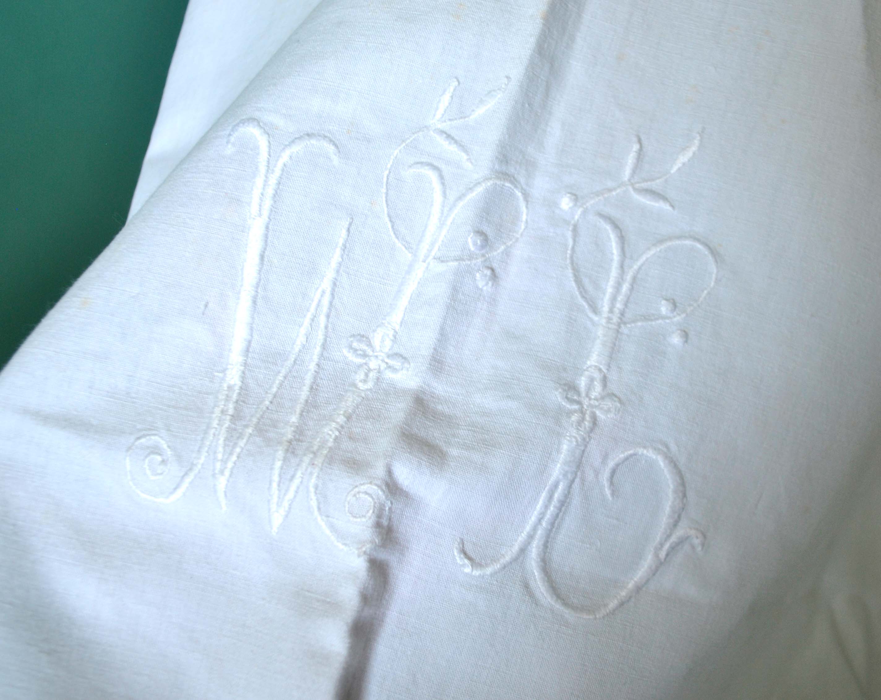 Vintage white linen sheets - Monogram embroidered tablecloth WL 140x280 *F4*