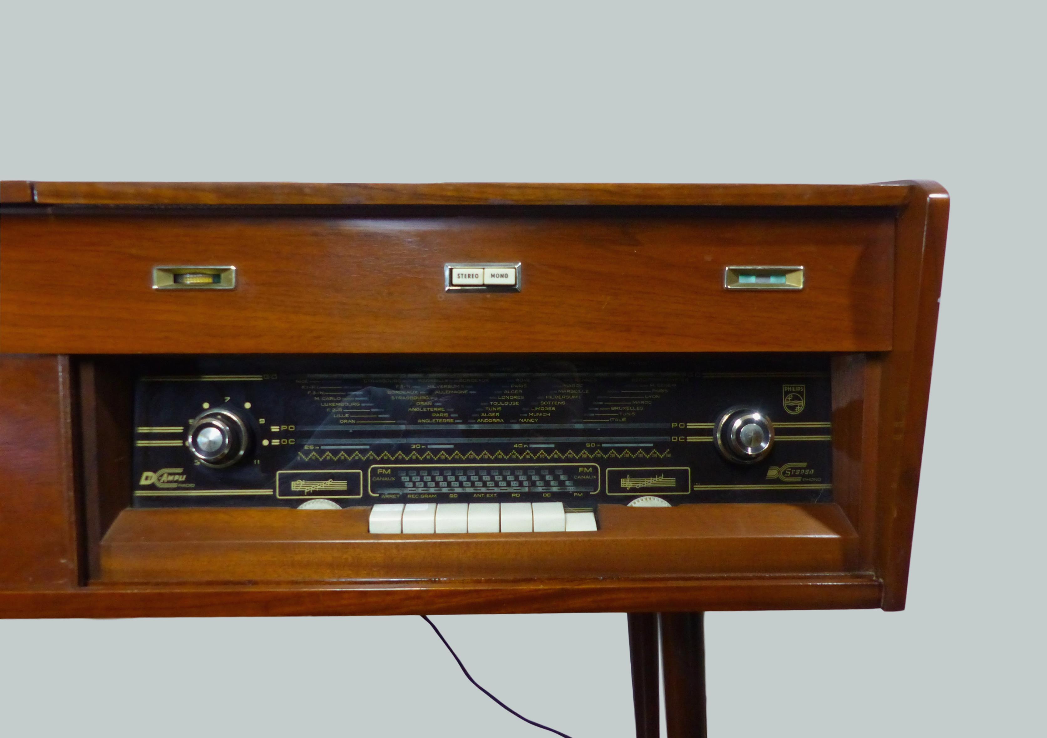 Sideboard with Philips Hifi system