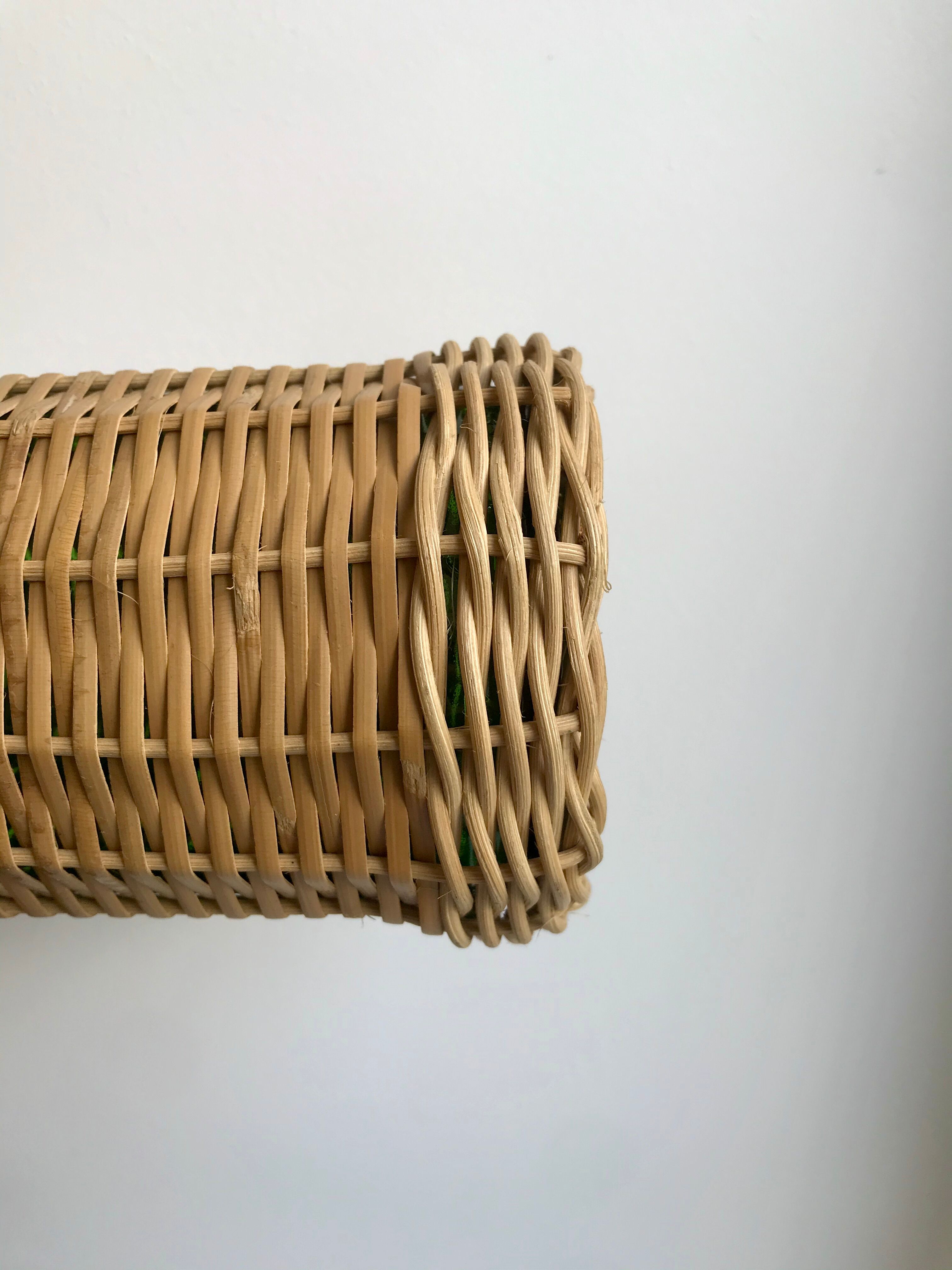bouteille entourée de rotin années 70