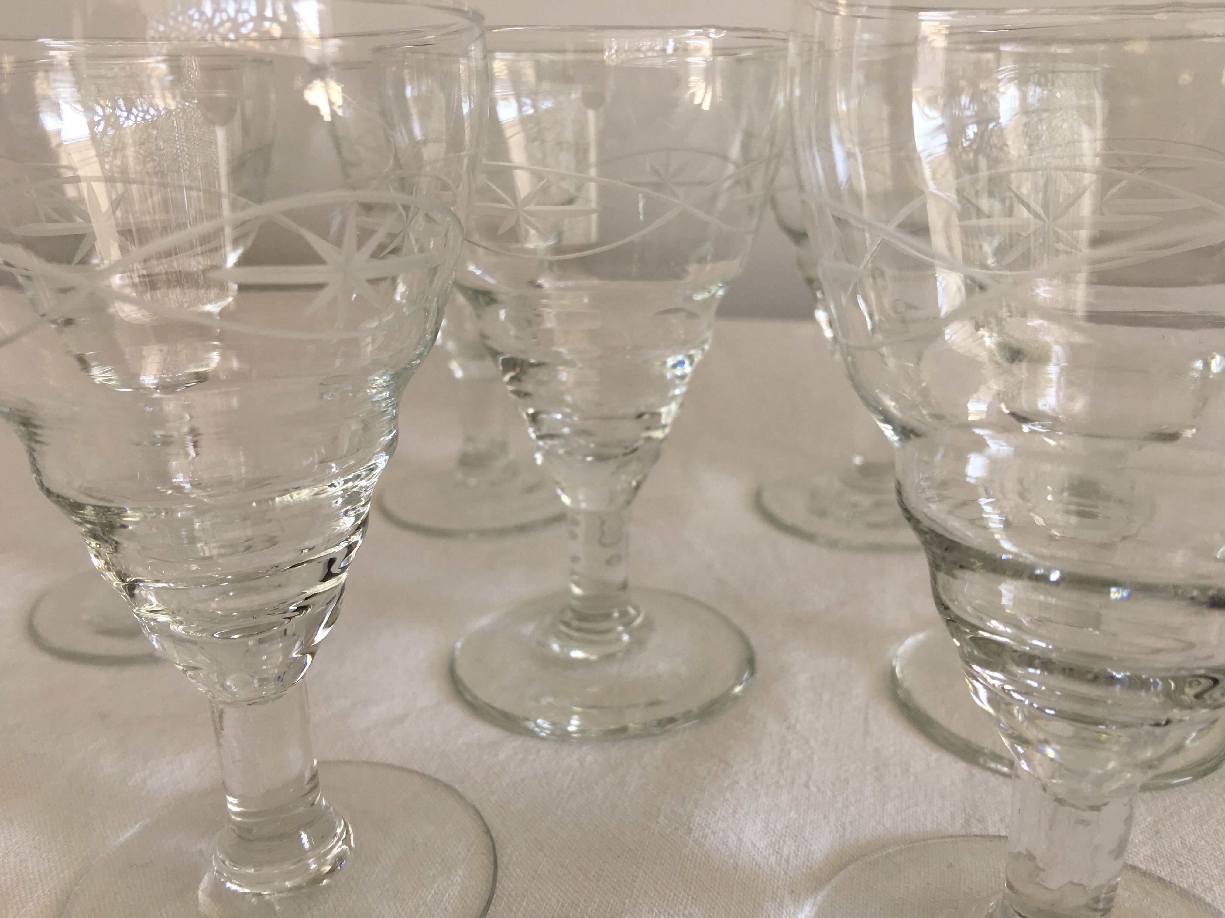 Suite of 8 wine glasses 1950/60 - blown glass