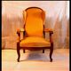 Fauteuil voltaire à oreilles, tissu jaune, XXe siècle