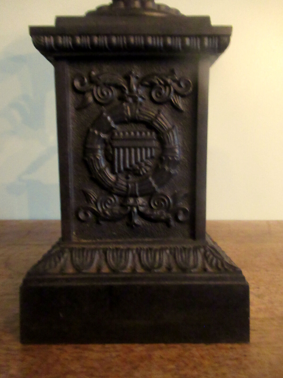 Pair of Medici vases, cast iron, on base