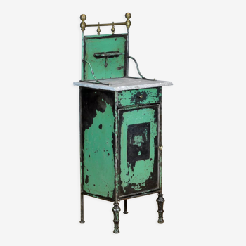 Table de chevet en fer avec détails en laiton, vers 1890