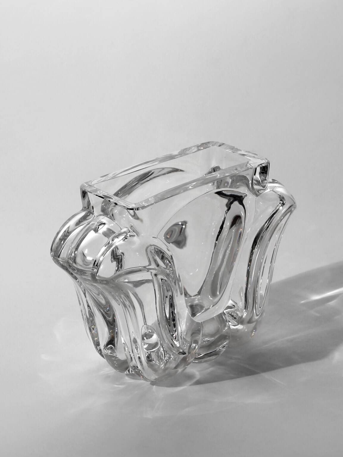 Vase en cristal plein "Tulipe" de Lars Hellsten, pour Orrefors, Suède