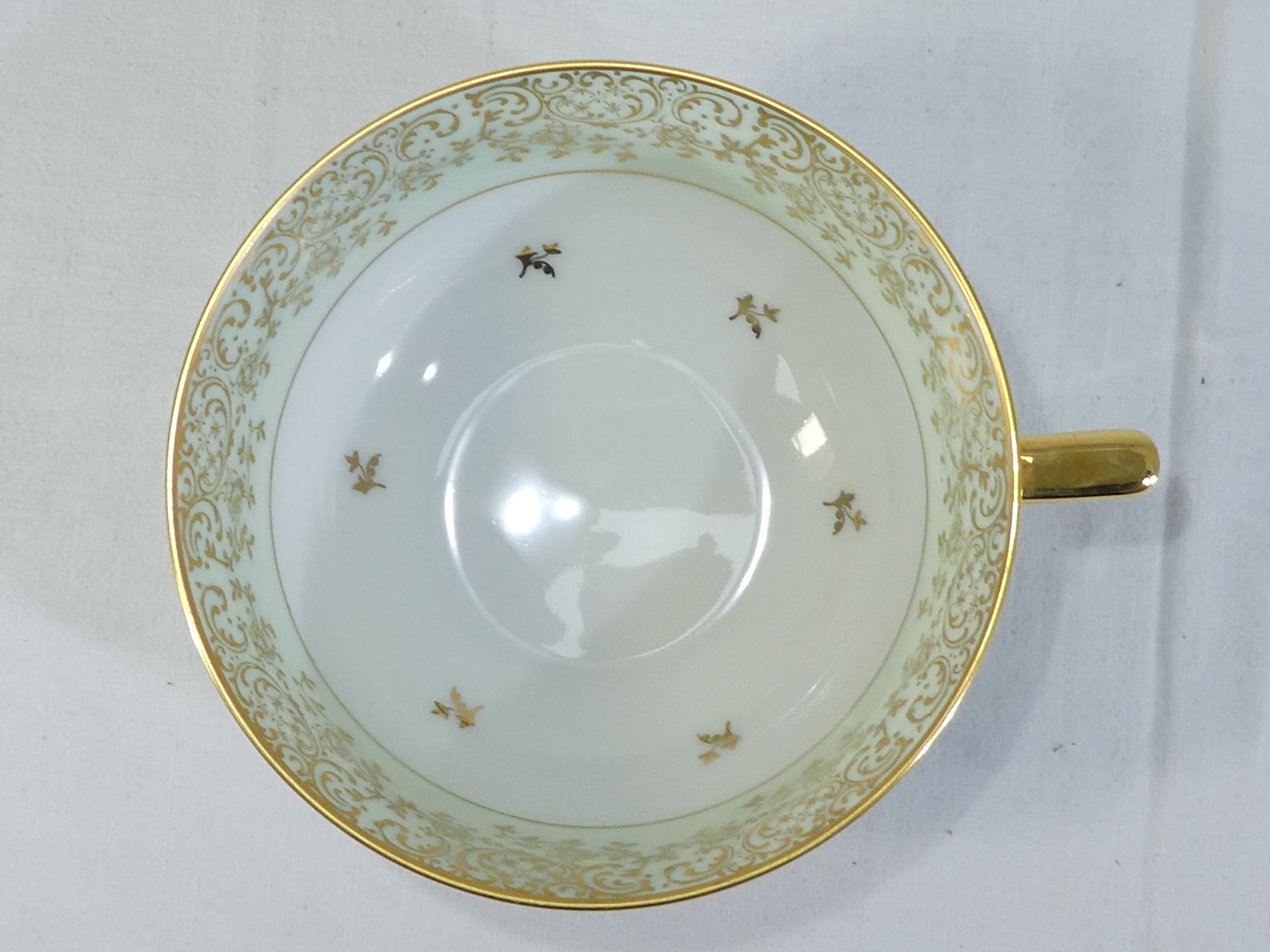 Green and gilded LIMOGES porcelain cup and cup lunch