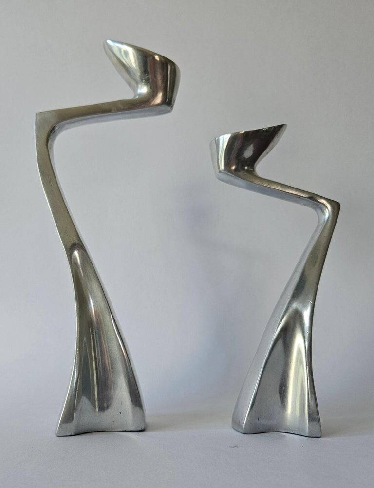 Paire de bougeoirs "Swan" par Matthew Hilton, Angleterre, années 1980