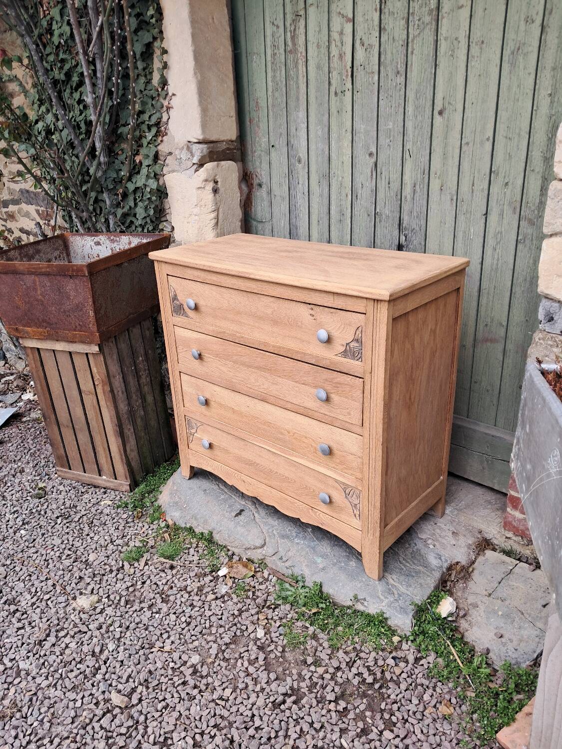 Art deco chest of drawers