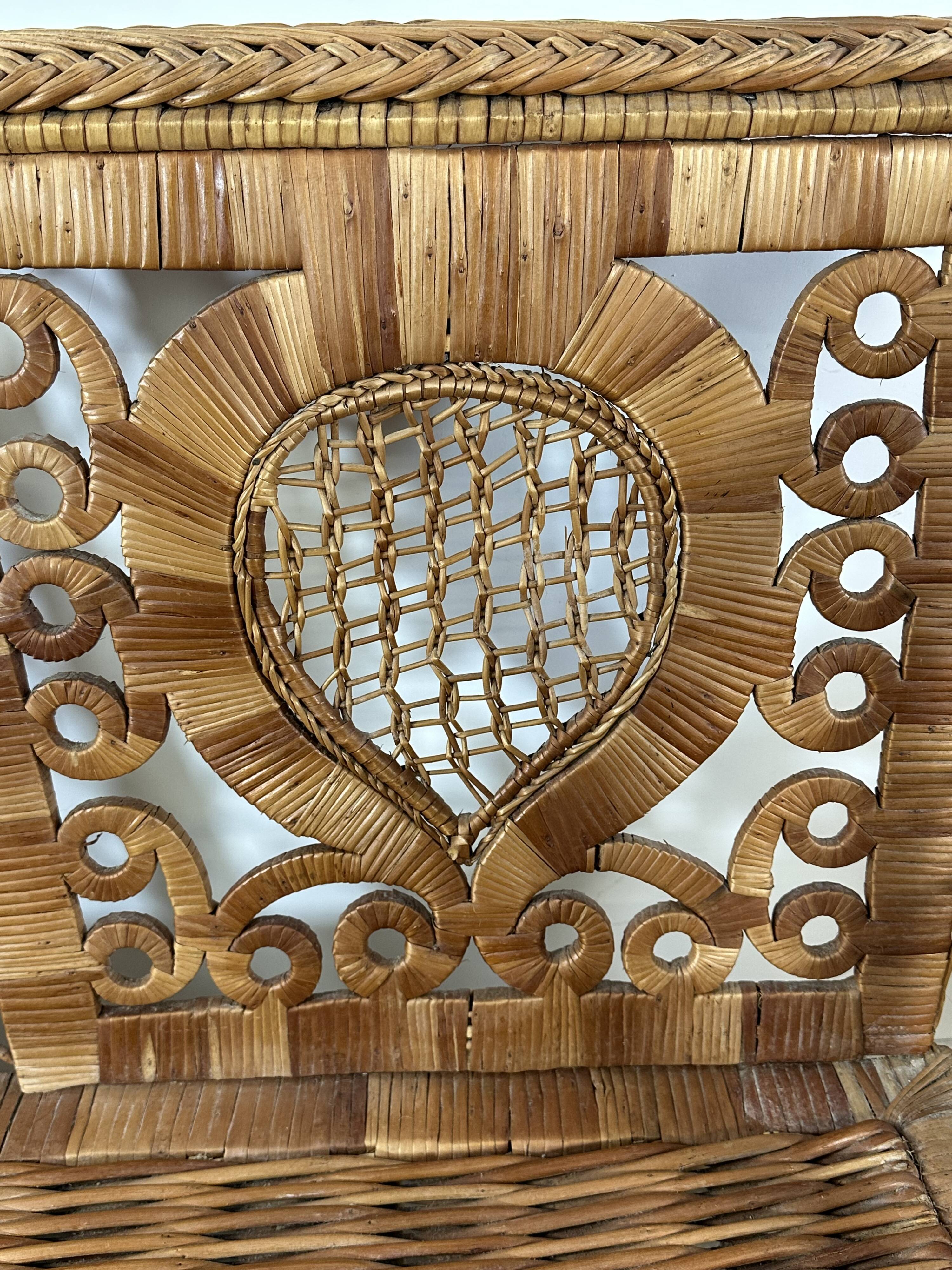 Victorian-style rattan lounge from the 1920s.