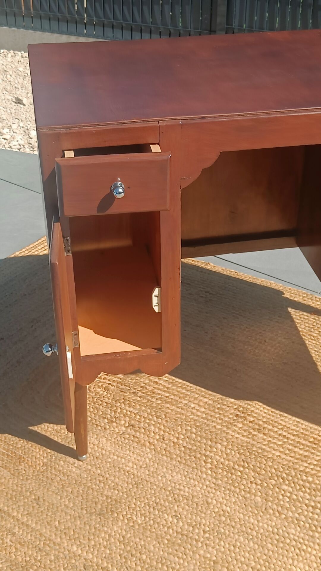 Bureau vintage artisanal en bois