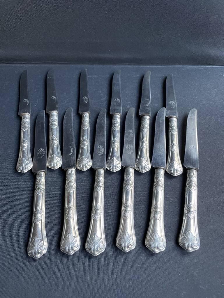 12 dessert knives (fruit) – Silver handle – Rocaille style