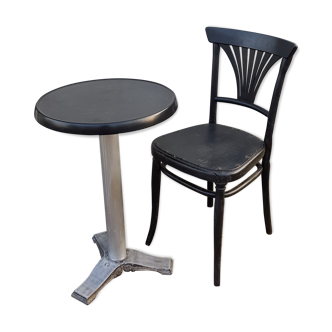 Table bistrot et sa chaise