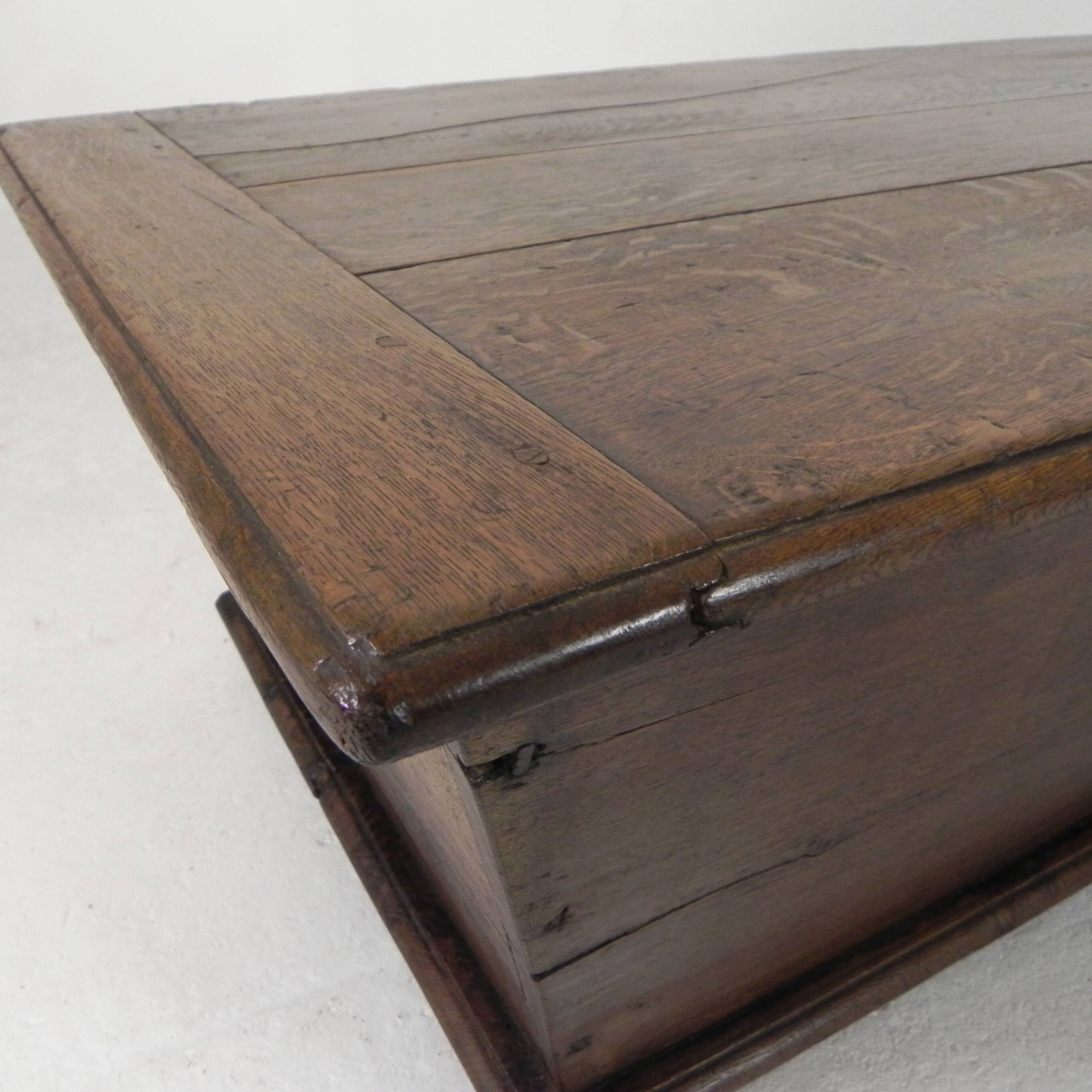 Ancien coffre en chêne, auge, coffre à couvertures XIXe siècle