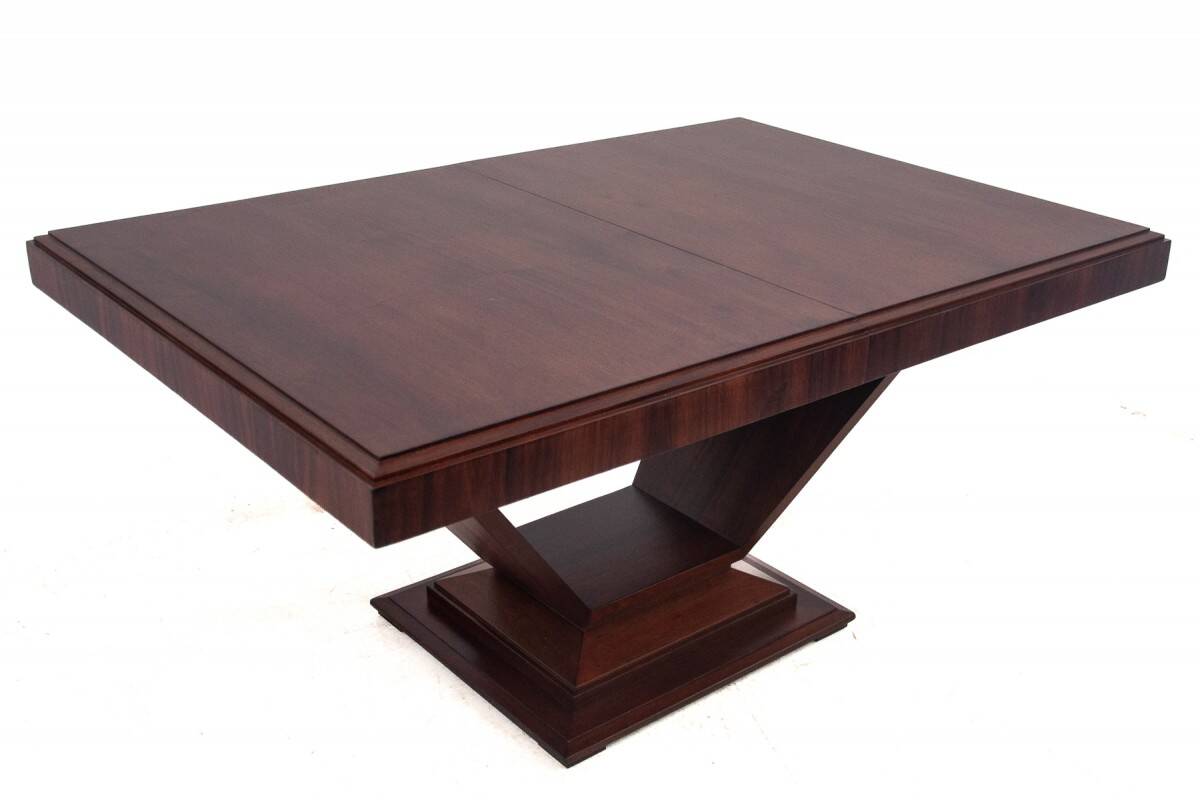 Original walnut extendable table, designed by Louis Majorelle, with 6 Art Deco chairs.