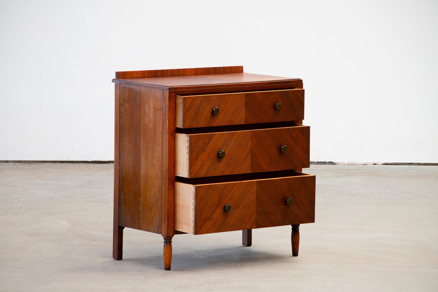 Vintage 1930s chest of drawers
