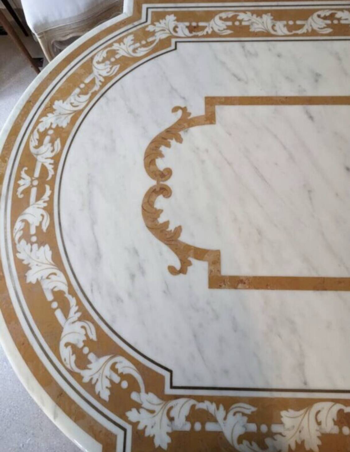 Grande table en marbre