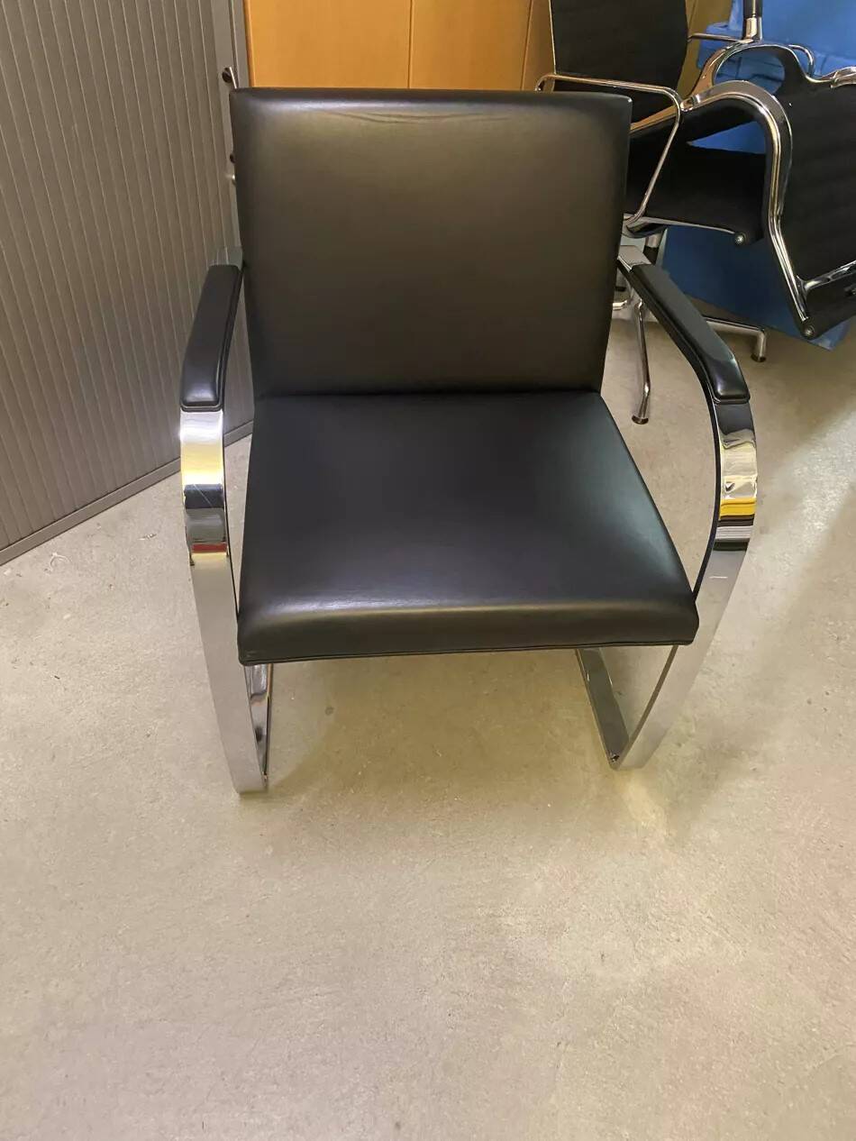 Knoll Studio BRNO armchair